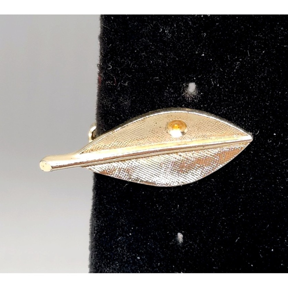 Sarah Coventry 1950s Textured Leaf Single Clip On Earring Signed SAC Gold Tone